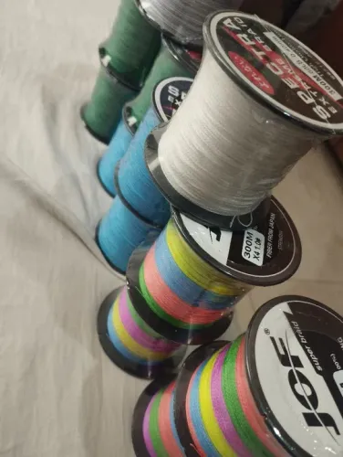 DUAS LINHAS DE PESCA + BRINDE (Escolher a cor após a compra)