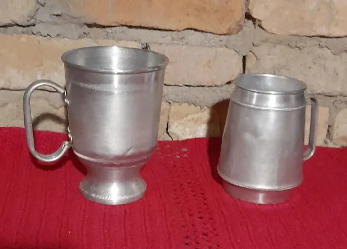 Canecas de alumínio antigas