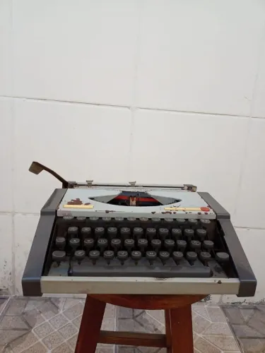 Máquina de Escrever Antiga