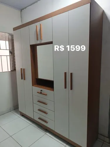 Guarda-Roupa Moderno com Espelho e Gavetas - R$1599