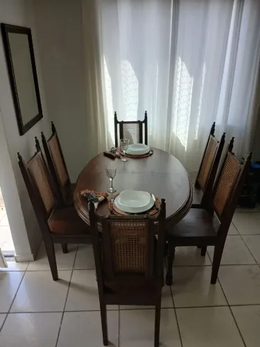 Mesa de sucupira com palhinha original 