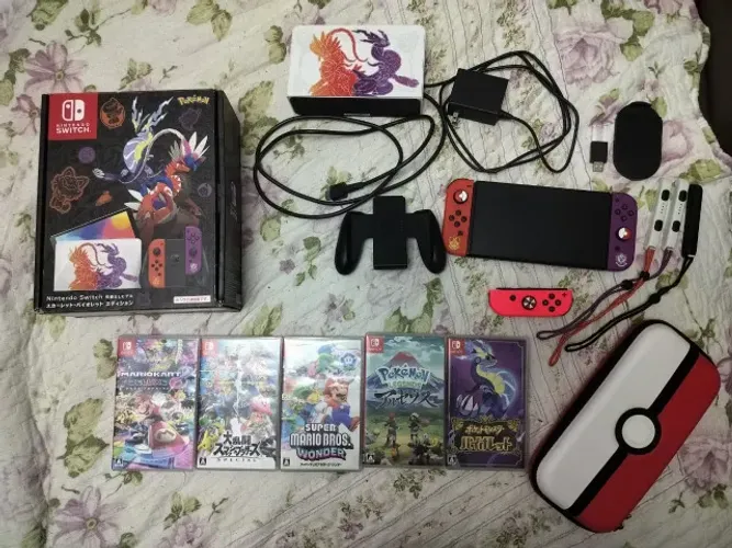 Nintendo Switch OLED Edição Pokémon Scarlet & Violet + 1 Jogo à Escolha + Acessórios