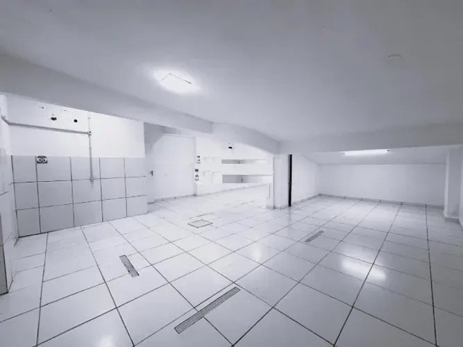 Locação Comercial - Sala com 122m² e 1 vaga de garagem - Balneário Camboriú