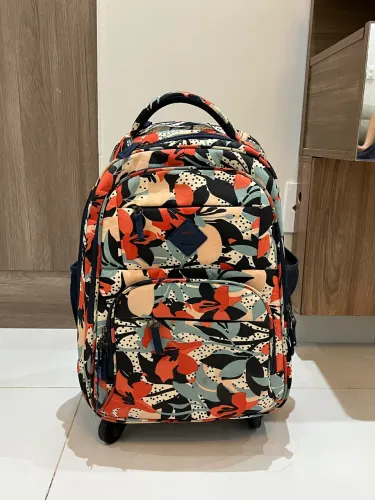 Vende-se mochila de rodinha/costas pouco usada.