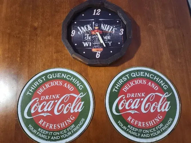 Kit Decorativo Placas Coca Cola e Relógio Jack Daniels