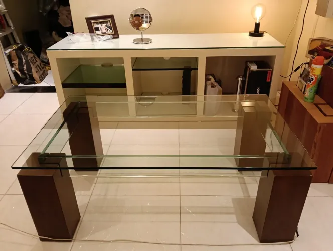 Mesa de Centro com Tampo de Vidro e Base Amadeirada