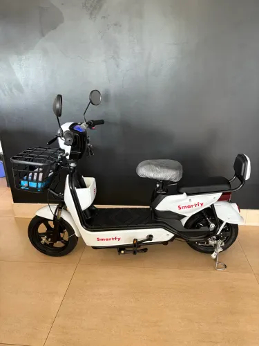 Bicicleta elétrica nova sem uso 