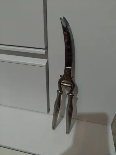 Tesoura para trinchar frango