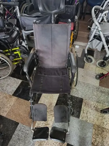 Cadeira de Rodas Reclinável com apoio de Cabeça