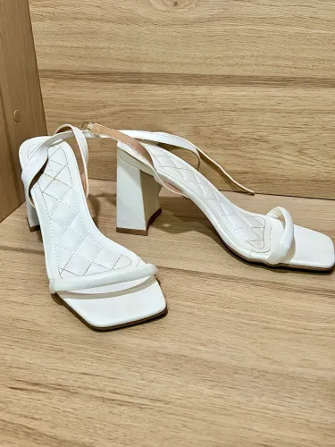 37/38 Sandália Salto Alto - Bloco Branco