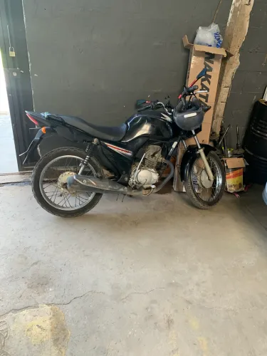 Vendo essa moto muito boa toda revisa funcionando perfeitamente