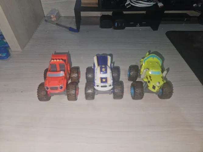 Carros Blaze Moster Machine originais de metal.