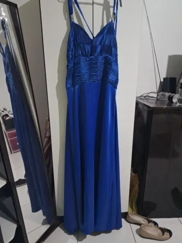 Vestido azul lindo .Foi usado um unica vez
