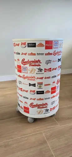 Cooler térmico grande com rodinhas para 75 latinhas