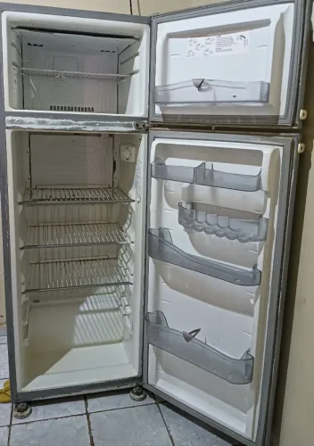 Geladeira 2 Portas - Ideal para sua cozinha!