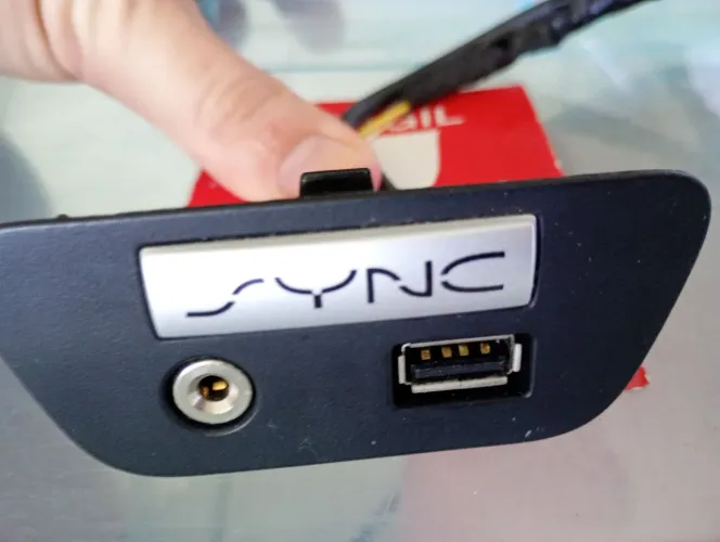 PRESA USB SYNC FORD KA+ 1.2B