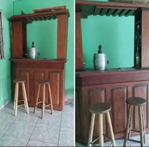Vendo barzinho c 2 banquetas - Madeira maciça