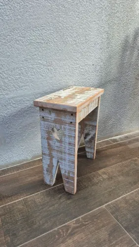 Branquinho de madeira detalhe coração