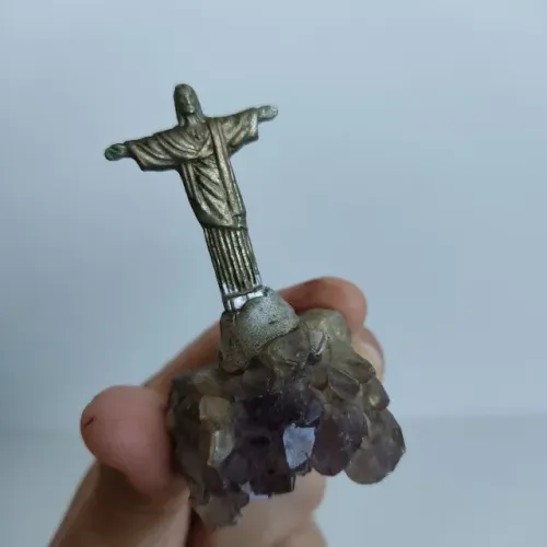Miniatura Cristo Redentor - Rio de Janeiro - sobre base pedra ametista (usado)