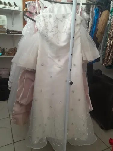 Vendo vestidos de Damas a partir de 60,00 reais.