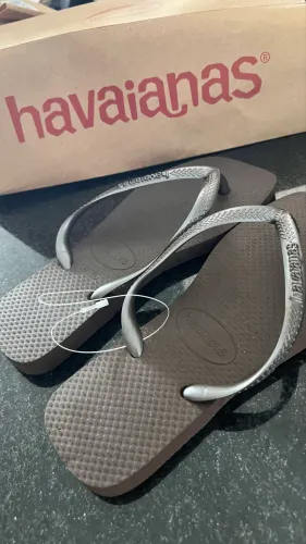 Havaianas 33/34 Feminina Marrom com Tiras Prateadas Nova