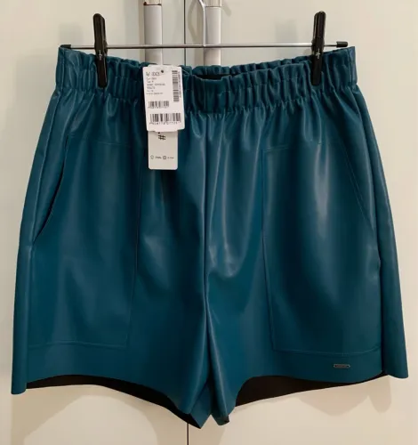 (NOVO! TAM: G ou 44) Short Courino Sintético