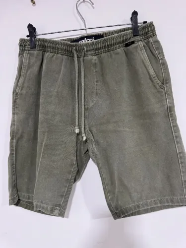 Bermuda Colcci verde musgo