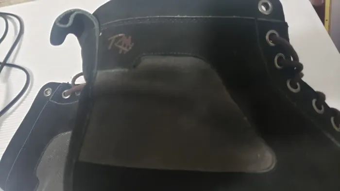 Bota coturno preta de couro