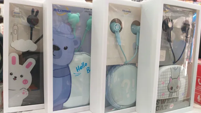 Fone de ouvido infantil temático