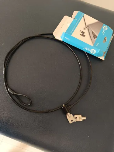 Trava de segurança com suas chaves e cabo de aço 1,5 m marca HP