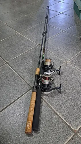 2 conjuntos de molinetes e varas shimanos 