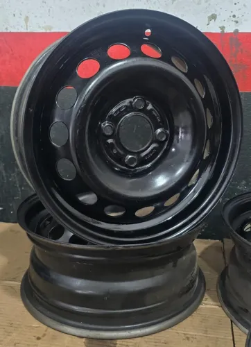 Jogo Rodas Originais Aro 15 Ford Focus Fiesta Ka 4 furos 4x108 Semi Novas Pretas