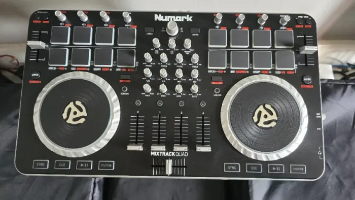Numark Mixtrack Quad - 4 Decks + Efeitos - Parcele No Cartão!