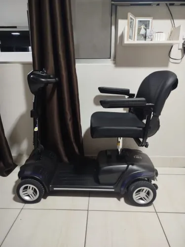 Cadeira De Rodas Motorizada Dellamed Scooter 136 Kg Lb Ligth Cor Preto