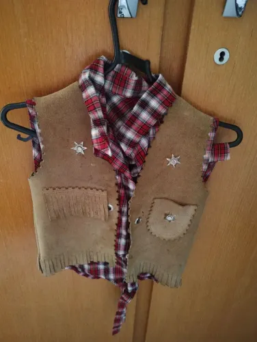 Conjunto junino com Colete de Couro Infantil - Cowboy e conjunto quadriculado