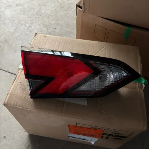 Lanterna  da Tampa Nissan versa 2020/2024