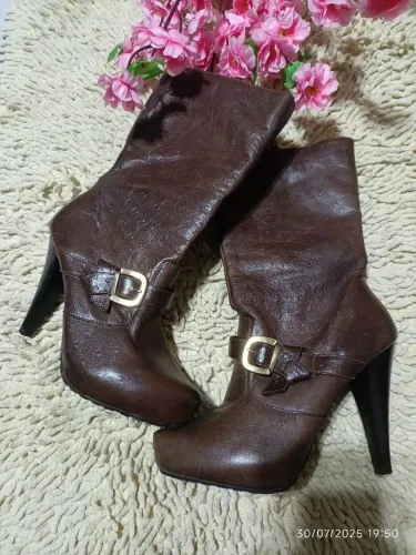 Botas de couro marrom com salto alto - Natureli - Tamanho 36.