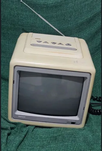 TV SEMP 10 POLEGADAS PARA UMA EXCELENTE IMAGEM PRA GAMES RETRO.PAROU DE FUNCIONAR NAO LIGA