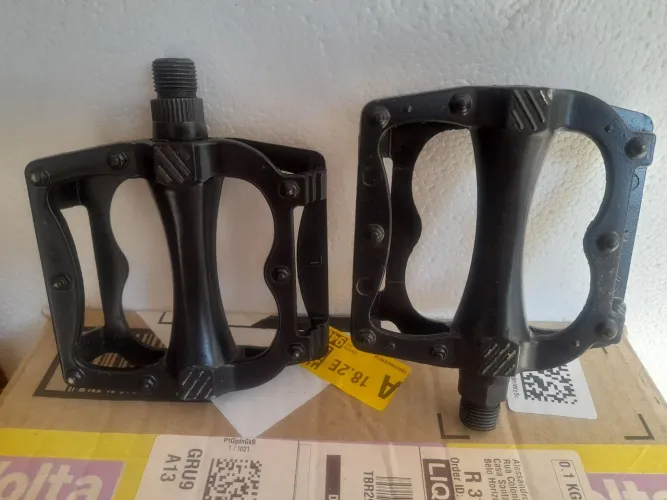 Pedal de alumínio
