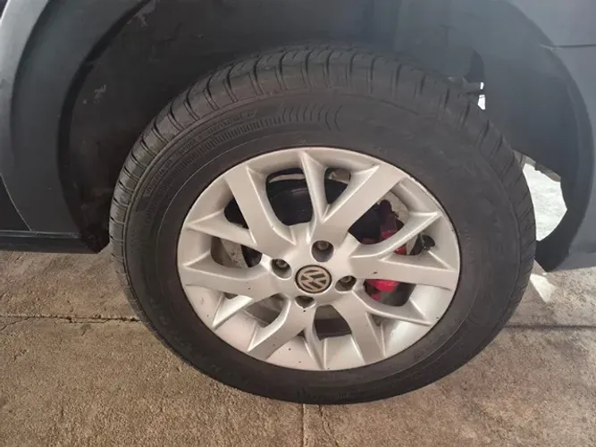 Rodas  VW aro 15 com pneus Goodeyar e Pirelli 205 60 15 