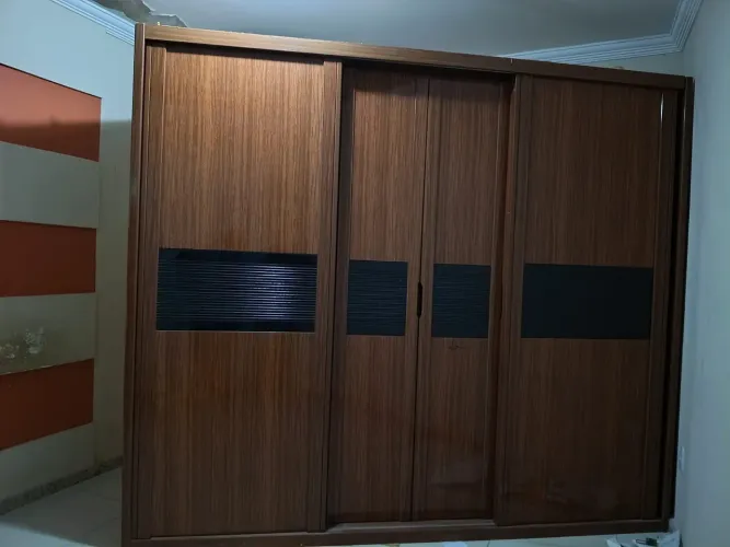 Guarda roupa semi novo