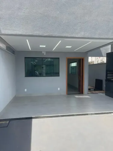 Casa Alto Padrão 3 Quartos com Suíte e Closet - Piscina com Hidromassagem