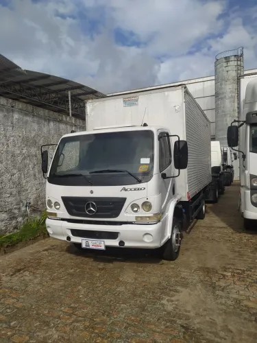 MB Accelo 815 Baú 2012