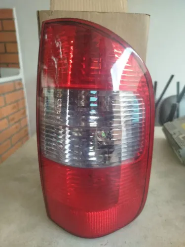 Lanterna traseira fumê do lado direito da Chevrolet S10 2001 a 2008