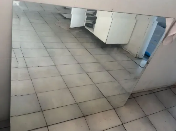 Espelho sem moldura