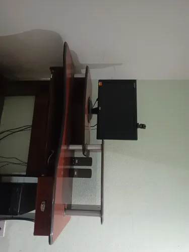 Combo: Mesinha de Computador + PC Antigo (Não está ligando) - Pra retirar peças ou consert