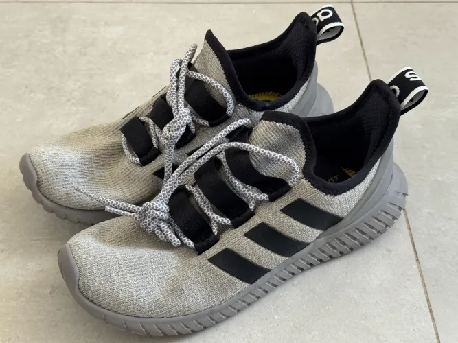 Tênis adidas
