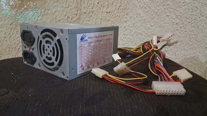 Fonte de PC Fortrek ST-200W