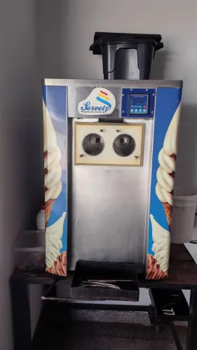 Vendo uma máquina sorvete