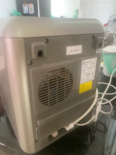 Vende se bebedouro automático Electrolux